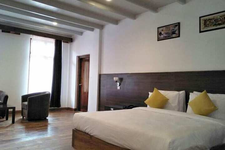 Room 4 of 13