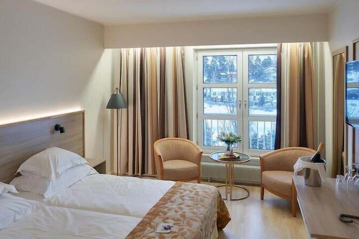 Room 40 of 168