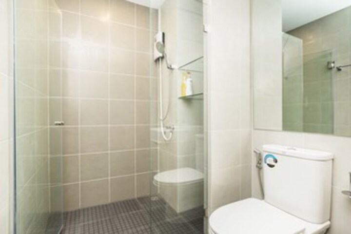 Room 2 of 10