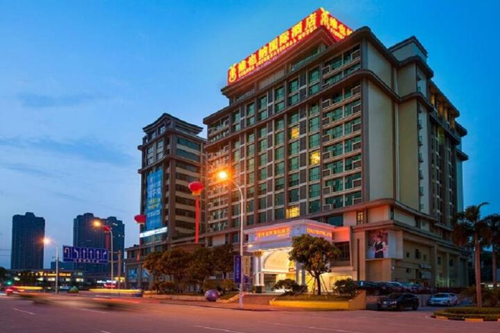 Exterior of Vienna International Hotel Heyuan Agile Garden