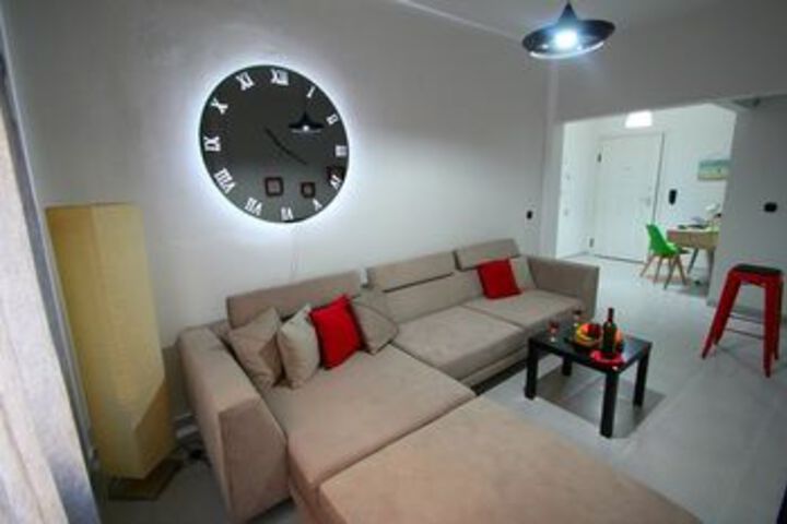 Room 10 of 14