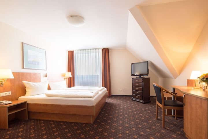 Room 3 of 20