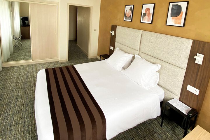 Room 9 of 72