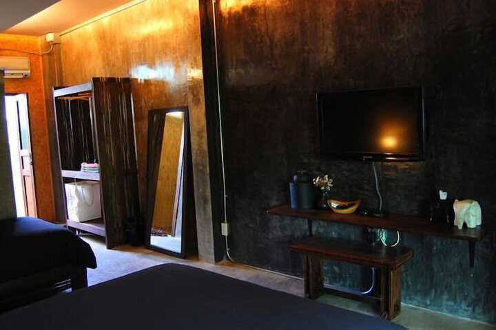 Room 4 of 47