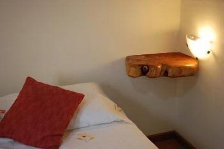 Room 13 of 28