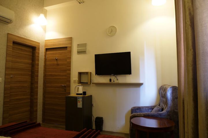 Room 8 of 29