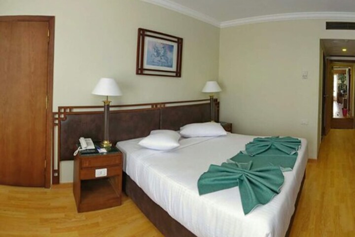 Room 7 of 12