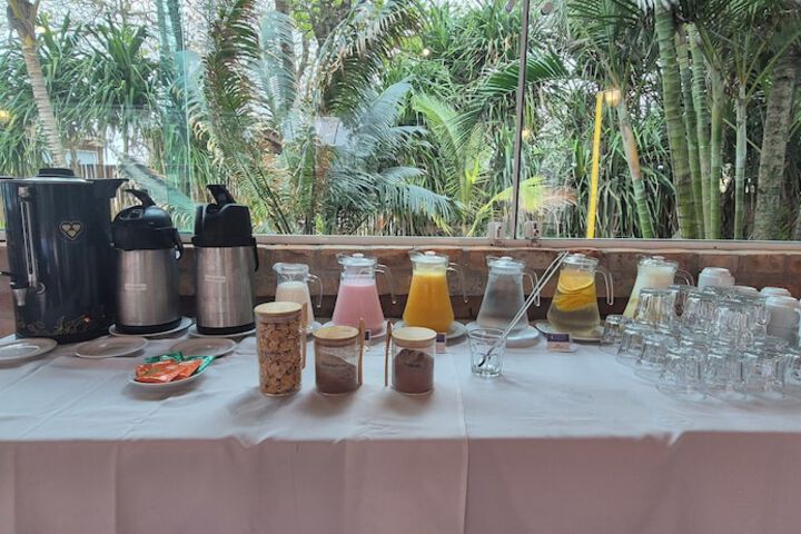 Breakfast/Coffee Service 15 of 40