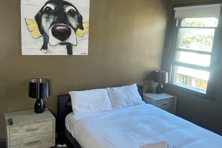 Room 6 of 19