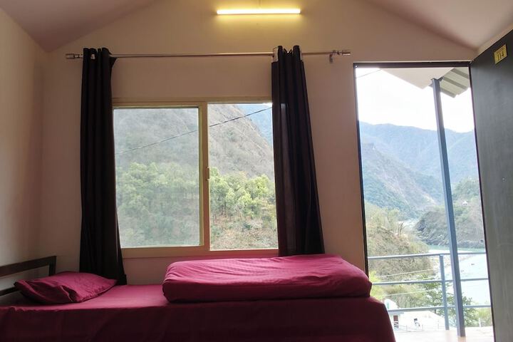 Room 2 of 8