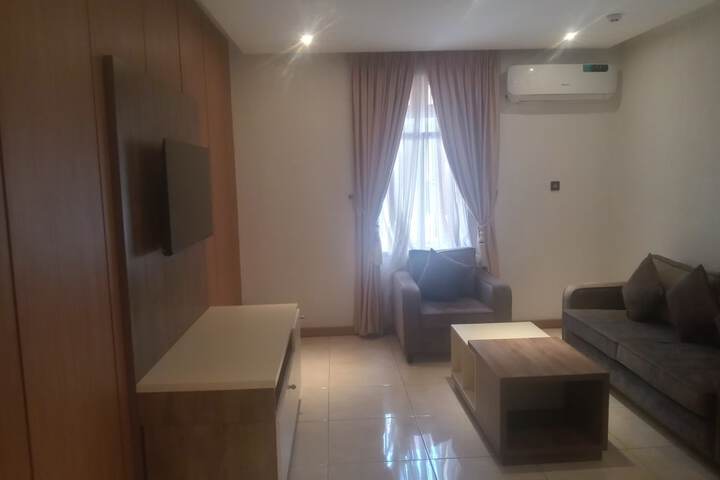 Room 9 of 18