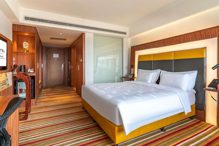 Room 12 of 73