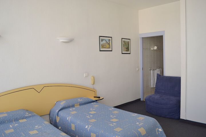 Room 22 of 47