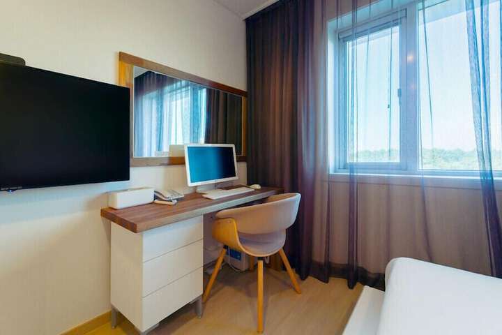 Room 9 of 45