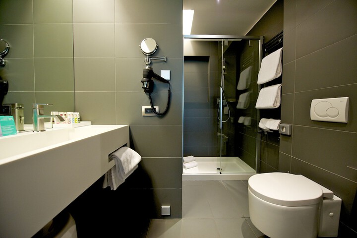 Room 33 of 53