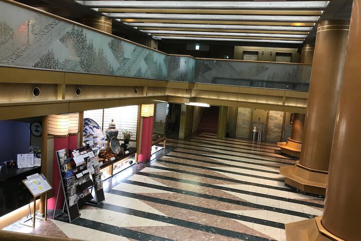 Entrance & Lobby