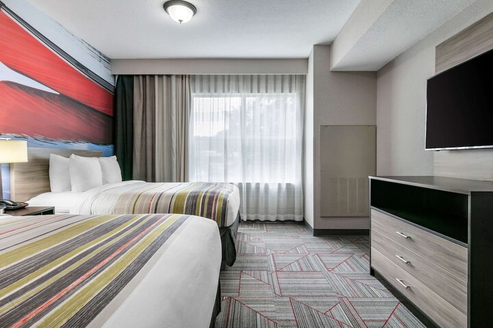 2 Queen Beds (7 of 16)