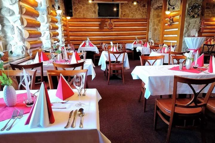 Dining 65 of 77