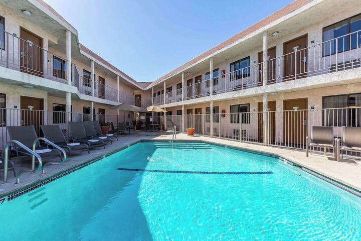 Pool 18 of 26