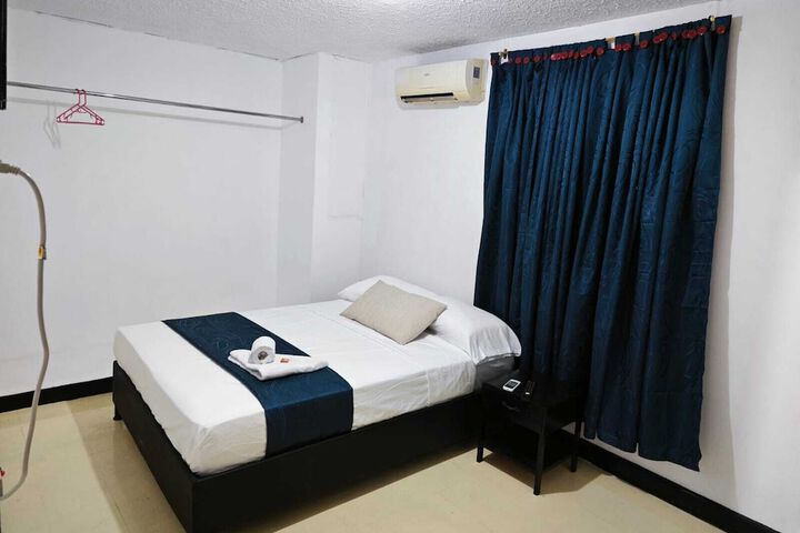 Room 12 of 32