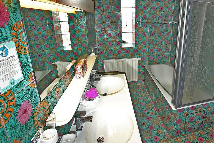 Room 23 of 38