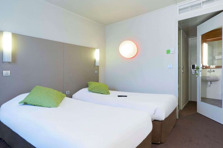 Room 8 of 65