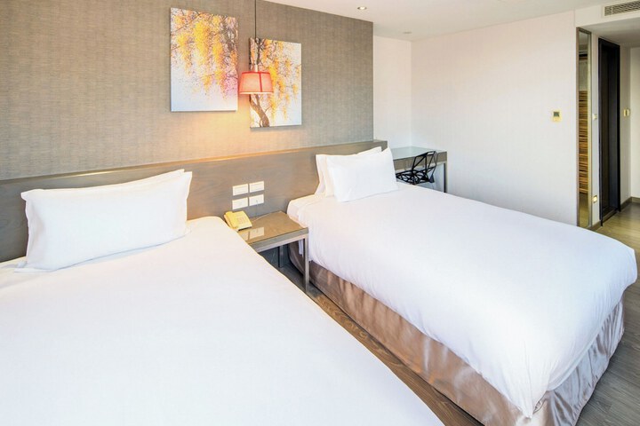 Room 27 of 120