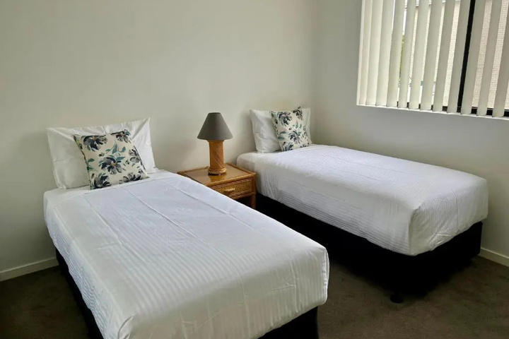 Room 2 of 10