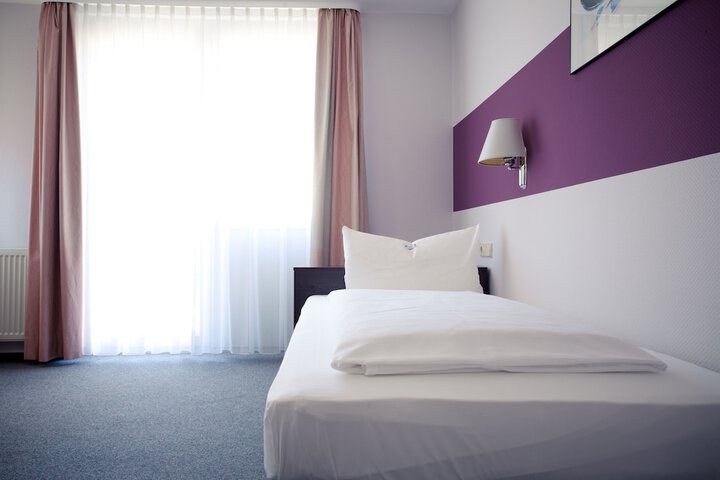 Room 6 of 35