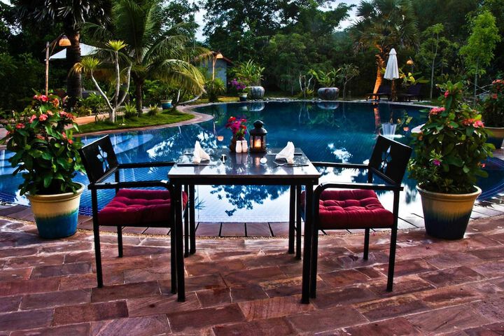 Hotel Pool