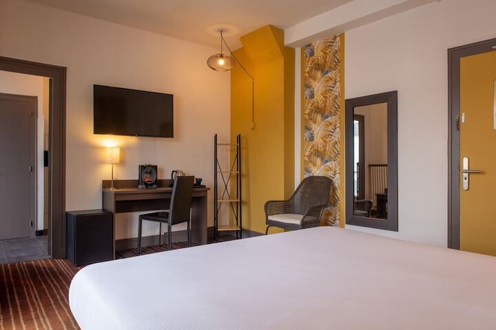 Room 6 of 48
