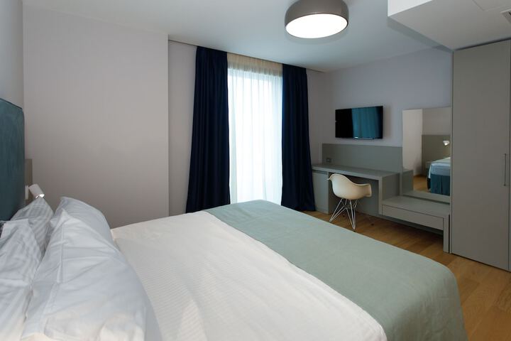 Room 5 of 42