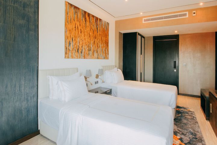 Room 10 of 28