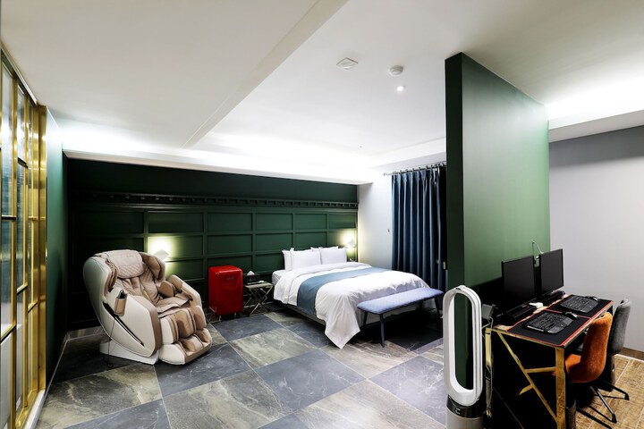 Room 21 of 96