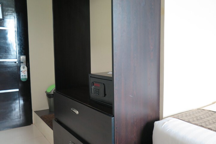 Room 16 of 32