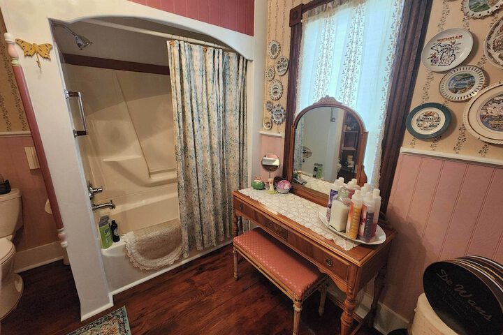 Room 16 of 46