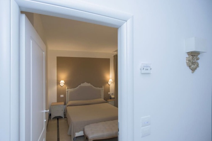 Room 4 of 40