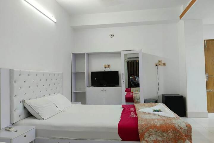 Room 5 of 6