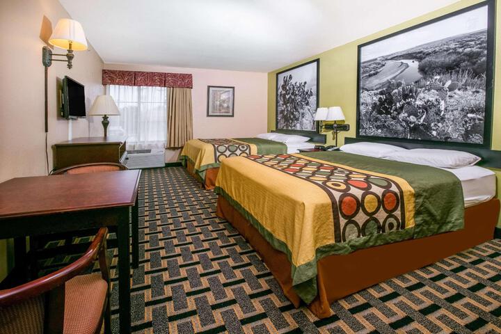 2 Queen Beds (13 of 13)