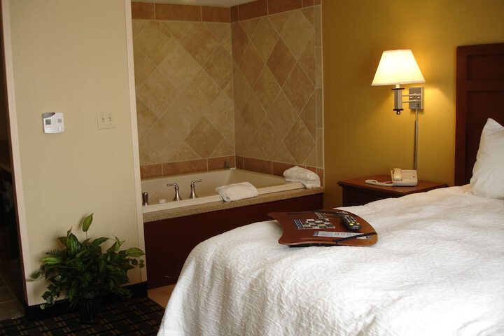 1 King Bed (14 of 19)