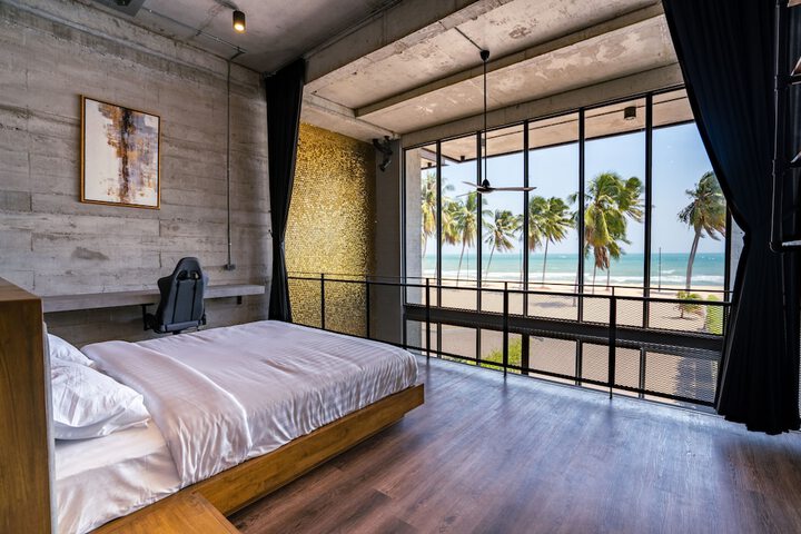 Room 9 of 36