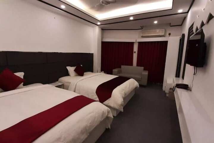 Room 25 of 39