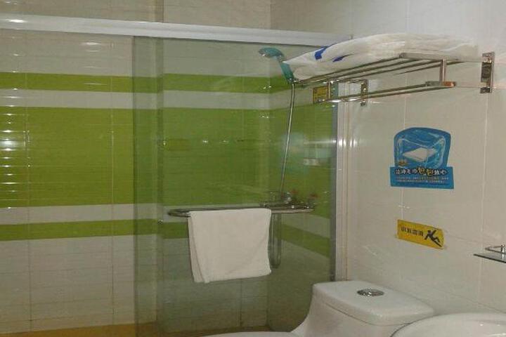 7 Days Inn Shanghai Xujiahui Caobao Road Subway Station Branch