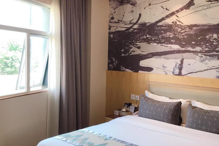 Room 9 of 53