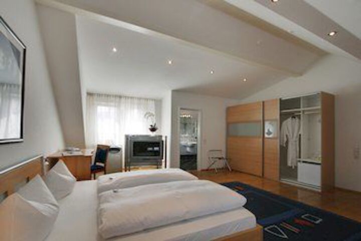 Room 35 of 60