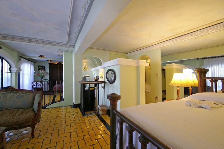 Room 9 of 374