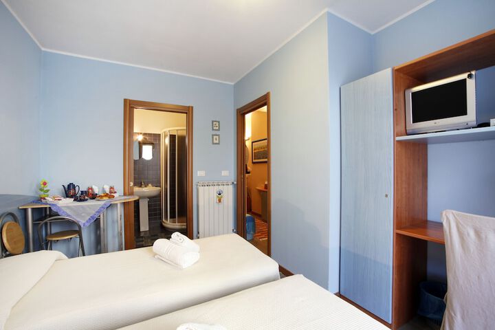 Room 12 of 34