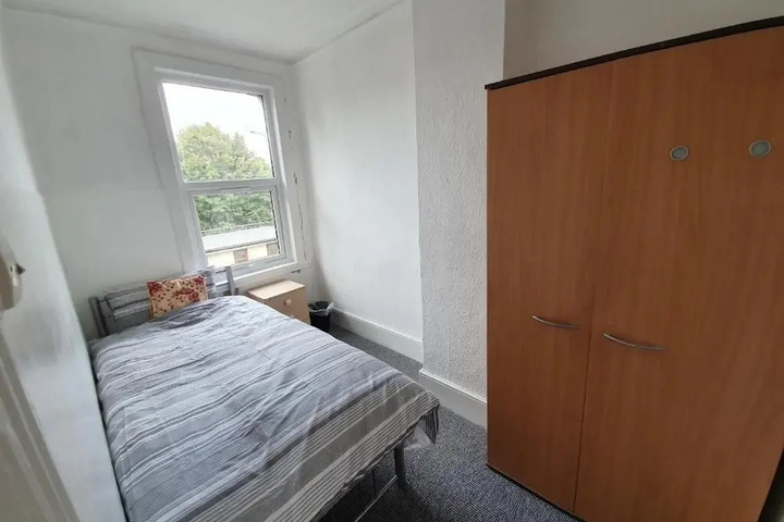Room 11 of 15