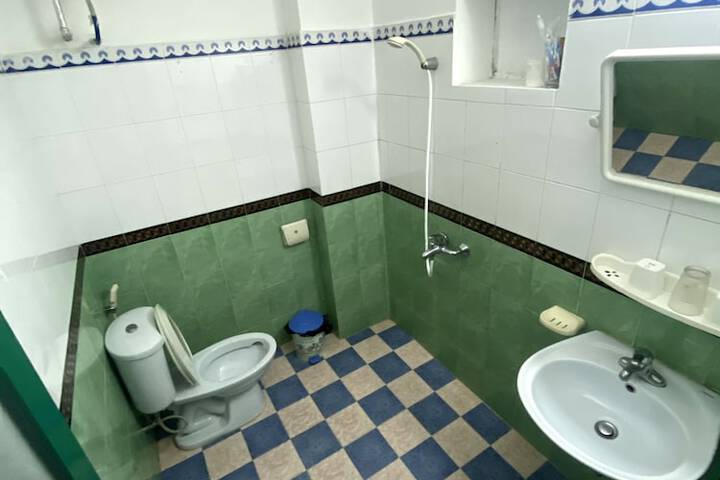 Room 6 of 43