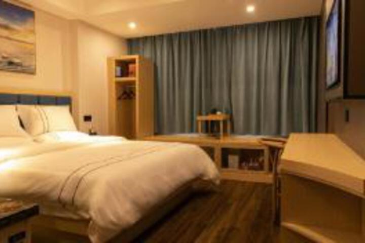 Room 14 of 15